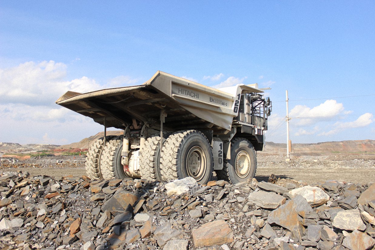 rigid dump truck