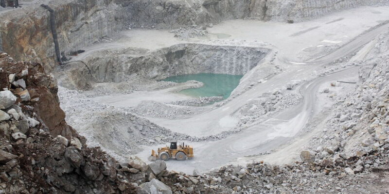 DRC Minister of Industry launches lime production 1