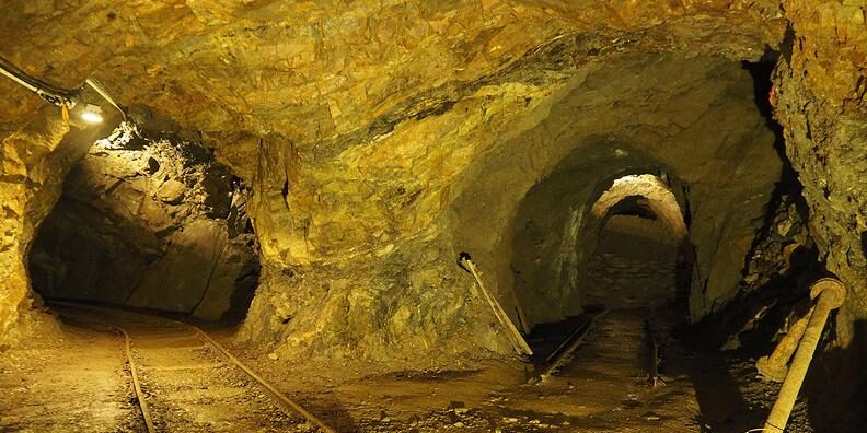 Egypt extends deadline for gold mining bid round 1