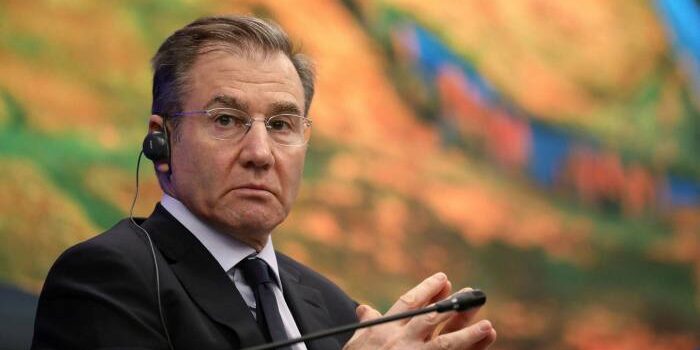 Departing Glencore chief reinstates $1.6bn dividend despite $1.9bn loss 1