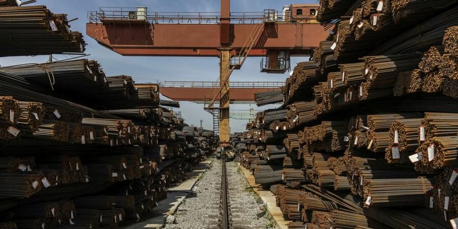 Iron ore price up as China steel futures rise 1