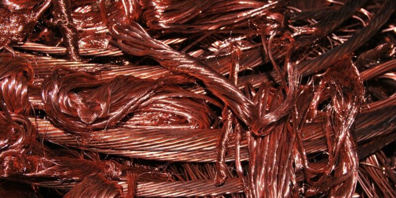 The price of copper fell slightly on the international metal market this weekend 1