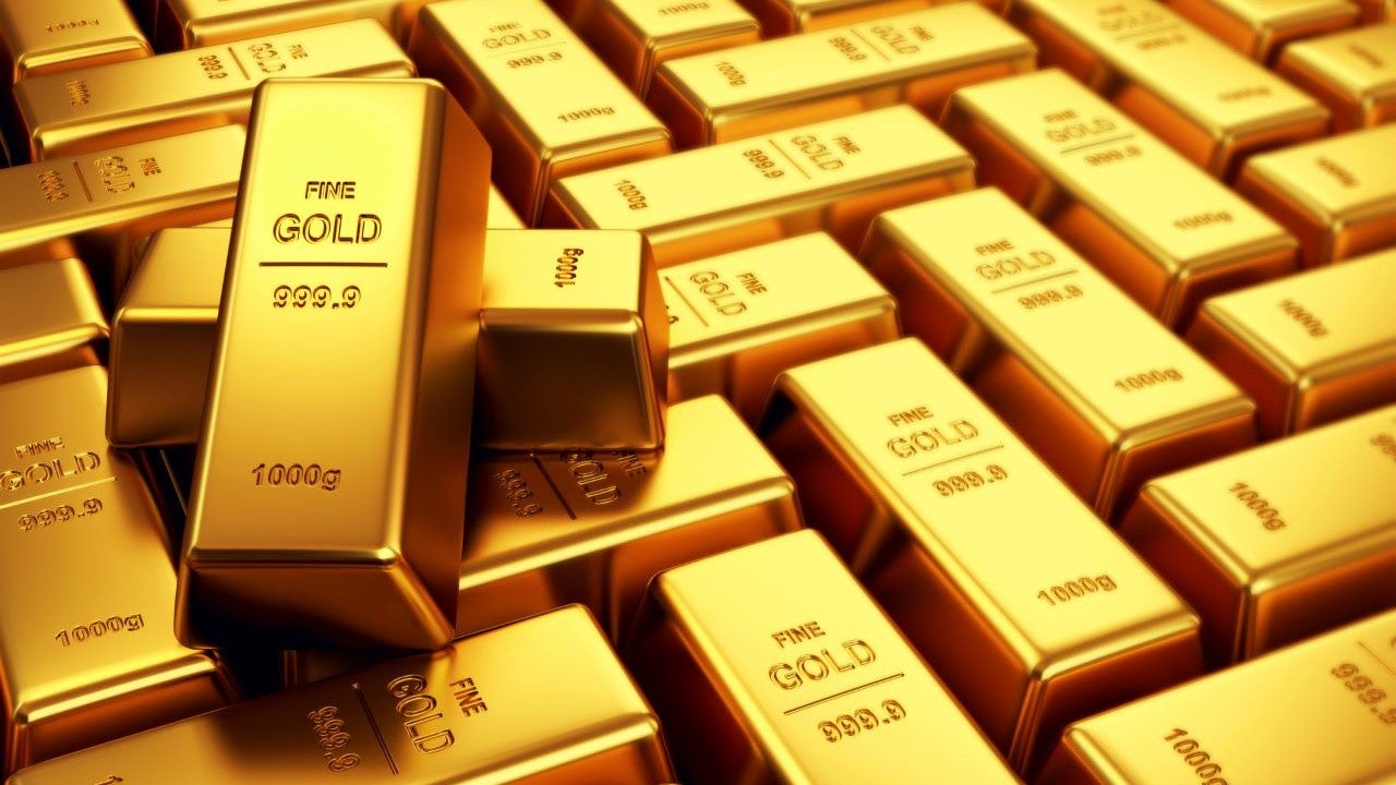 Gold steady as investors weigh policy outlook, omicron concerns 1