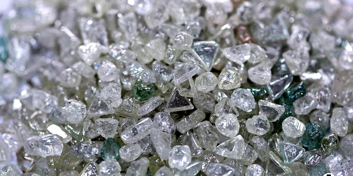 De Beers achieves solid revenues in second sales cycle of the year 1