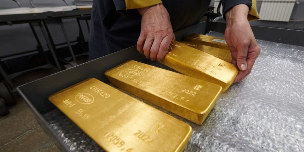 Gold price steadies near nine-month low as dollar rally powers on 1