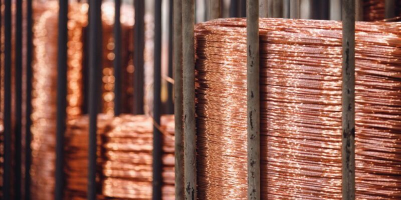 Copper dips but interest rate hopes support 1