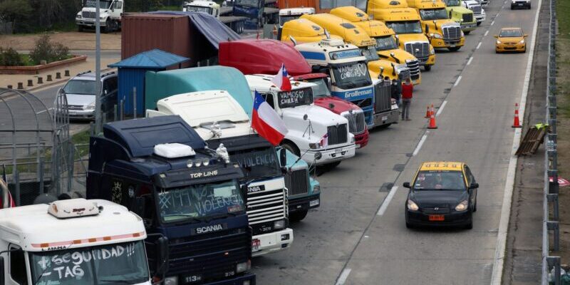 Chile truckers protest rising crime in threat to mine transport 1