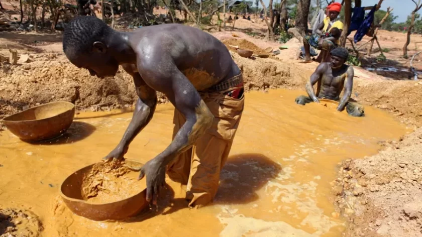 Senior Chief Shakumbila Urges Govt Action on Illegal Gold Mining in Mumbwa