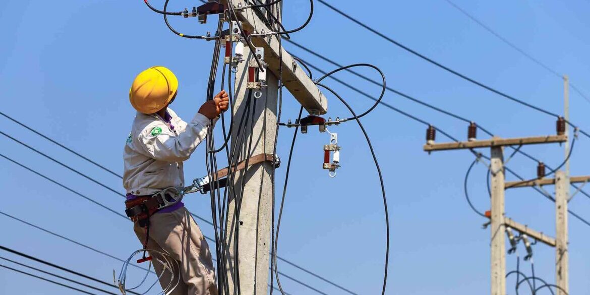 DRC and Angola Partner with Somagec on $1.2B Energy Transmission Projects 46