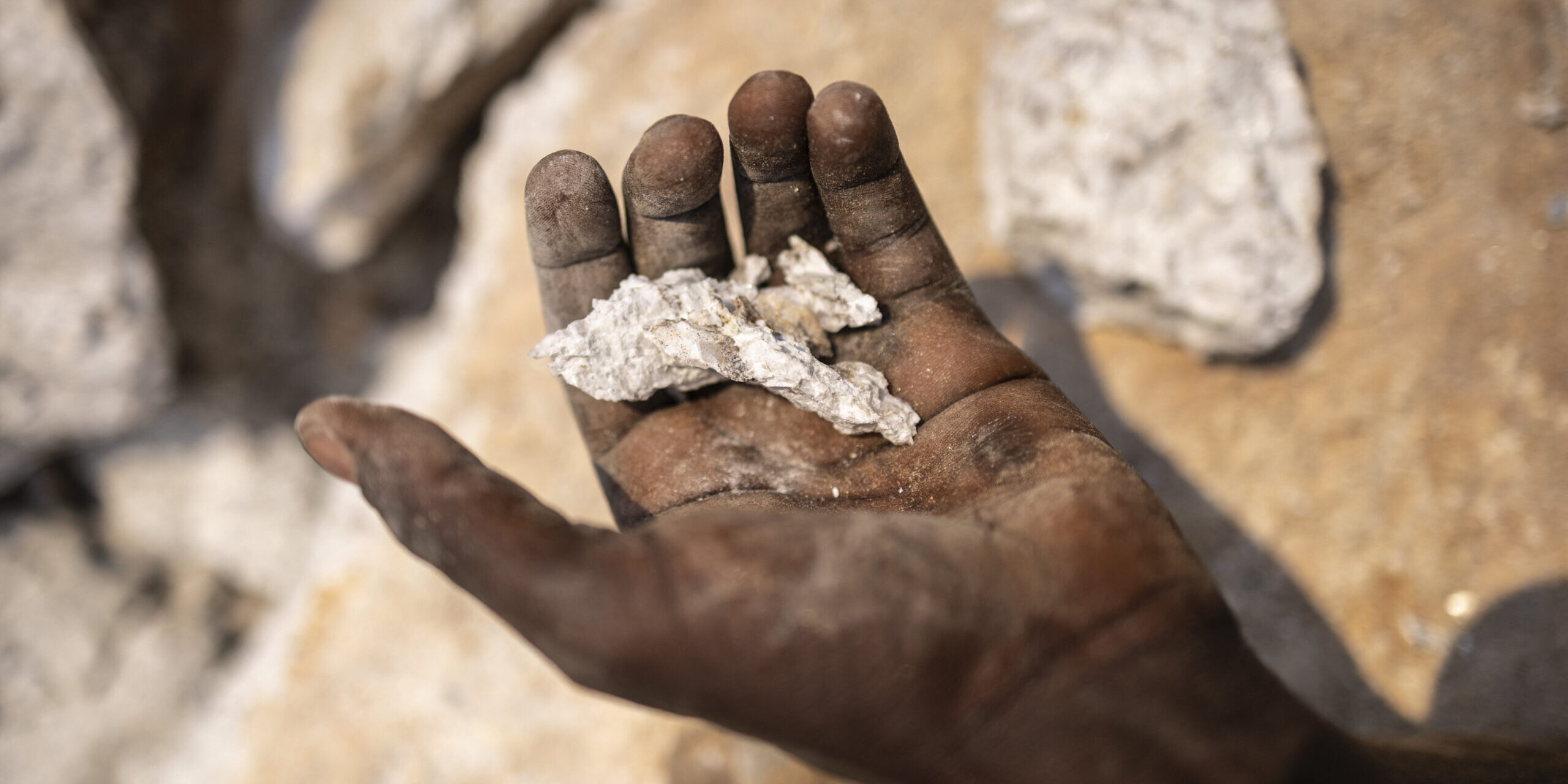 China Issues Advisory as Zimbabwe Restricts Lithium and Raw Mineral Exports 1
